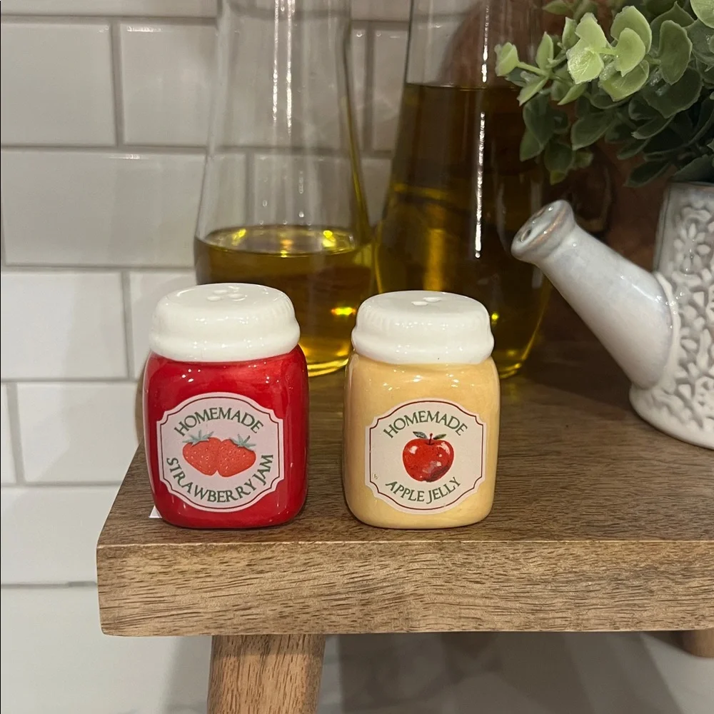 Cute.🍓JAM & 🍎JAM Shakers